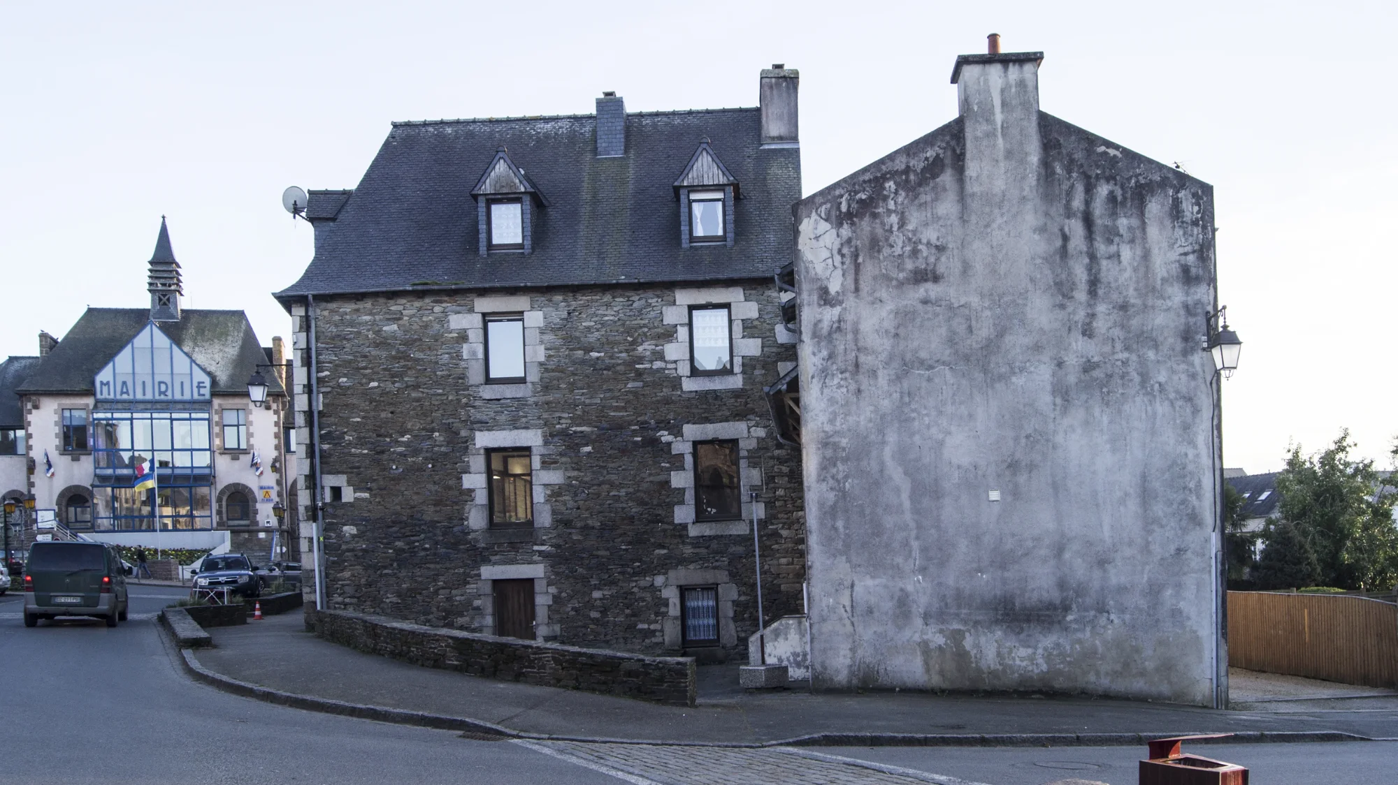 Pignon nu avant réhabilitation patrimoniale à Plestin-les-Grèves, Côtes-d'Armor.
